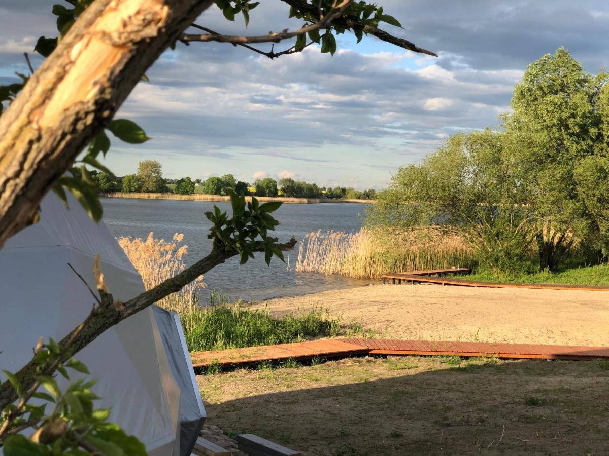 Nglamping Hotel Chełmża Buitenkant foto