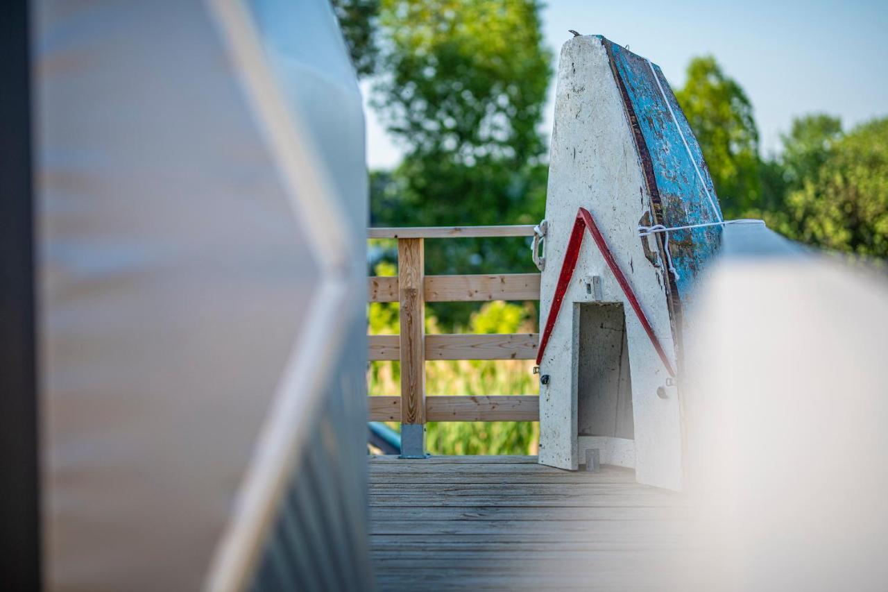 Nglamping Hotel Chełmża Buitenkant foto