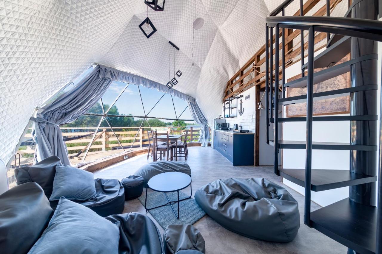 Nglamping Hotel Chełmża Buitenkant foto