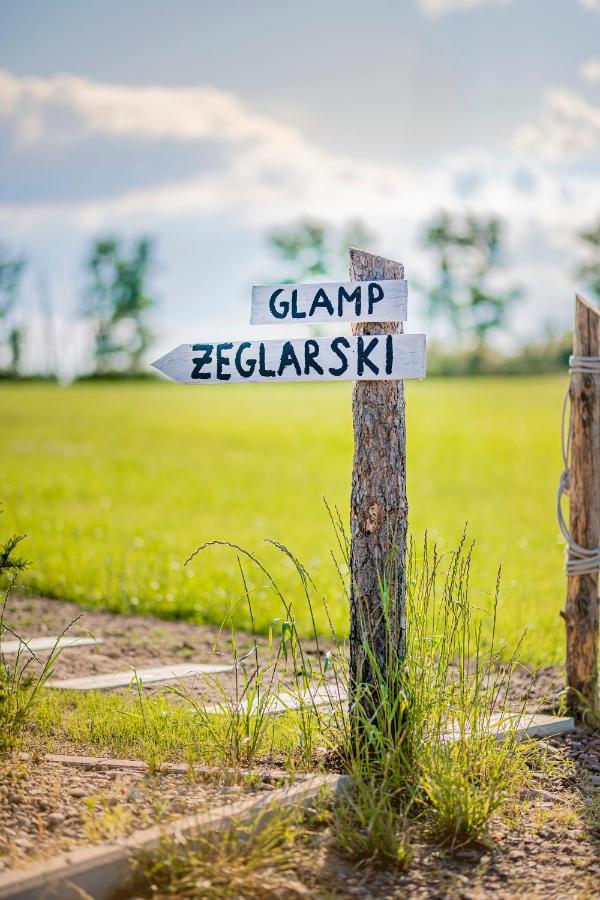 Nglamping Hotel Chełmża Buitenkant foto