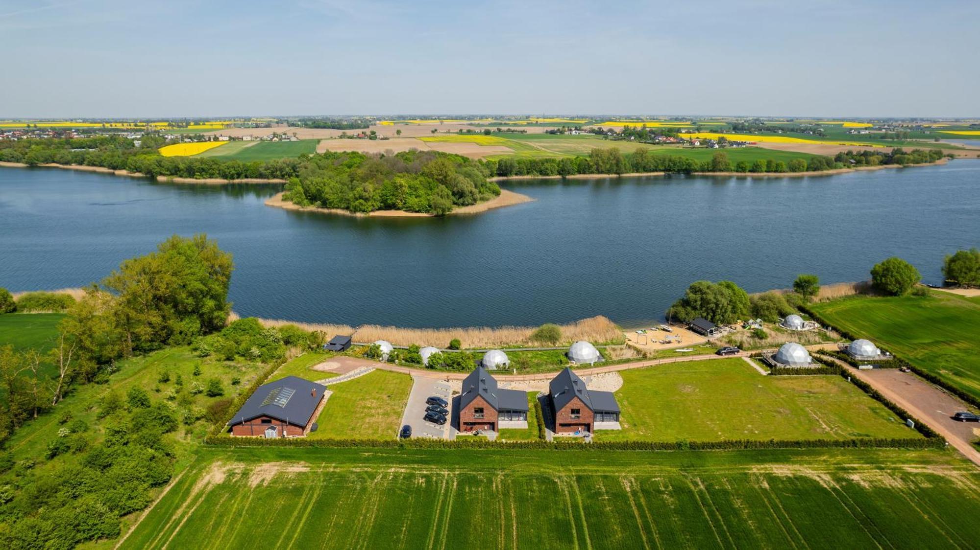 Nglamping Hotel Chełmża Buitenkant foto