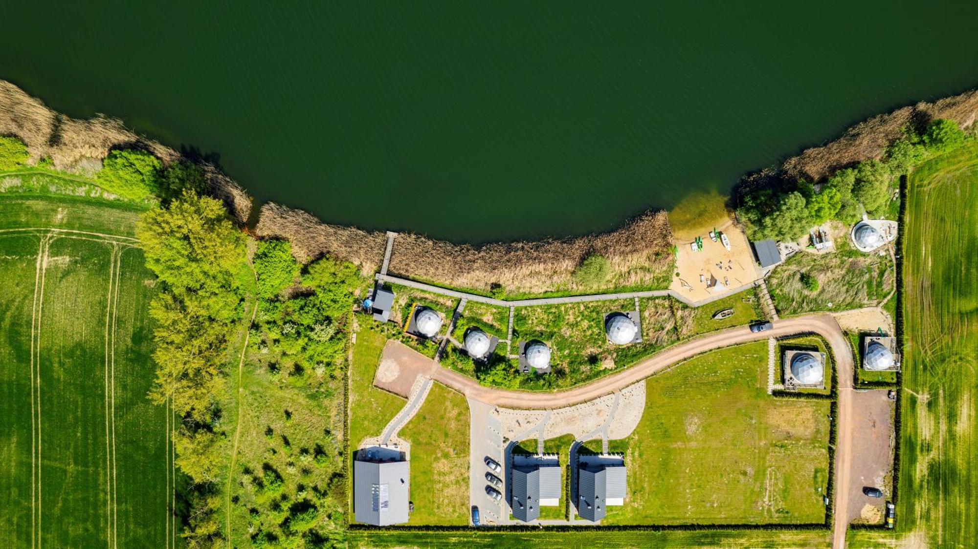 Nglamping Hotel Chełmża Buitenkant foto